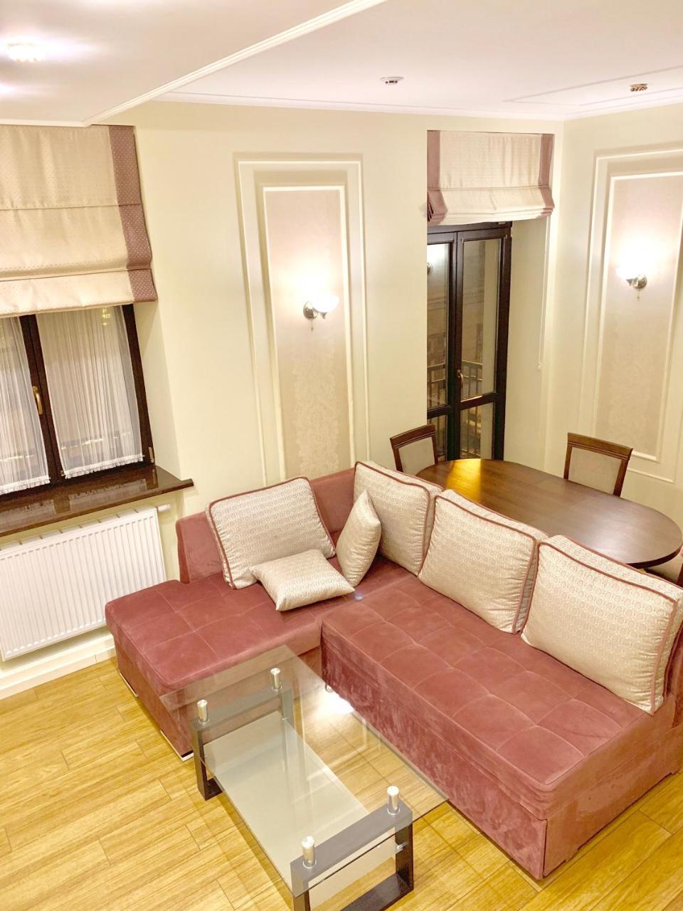 Two-Bedroom On Lesi Ukrainky リヴィウ エクステリア 写真