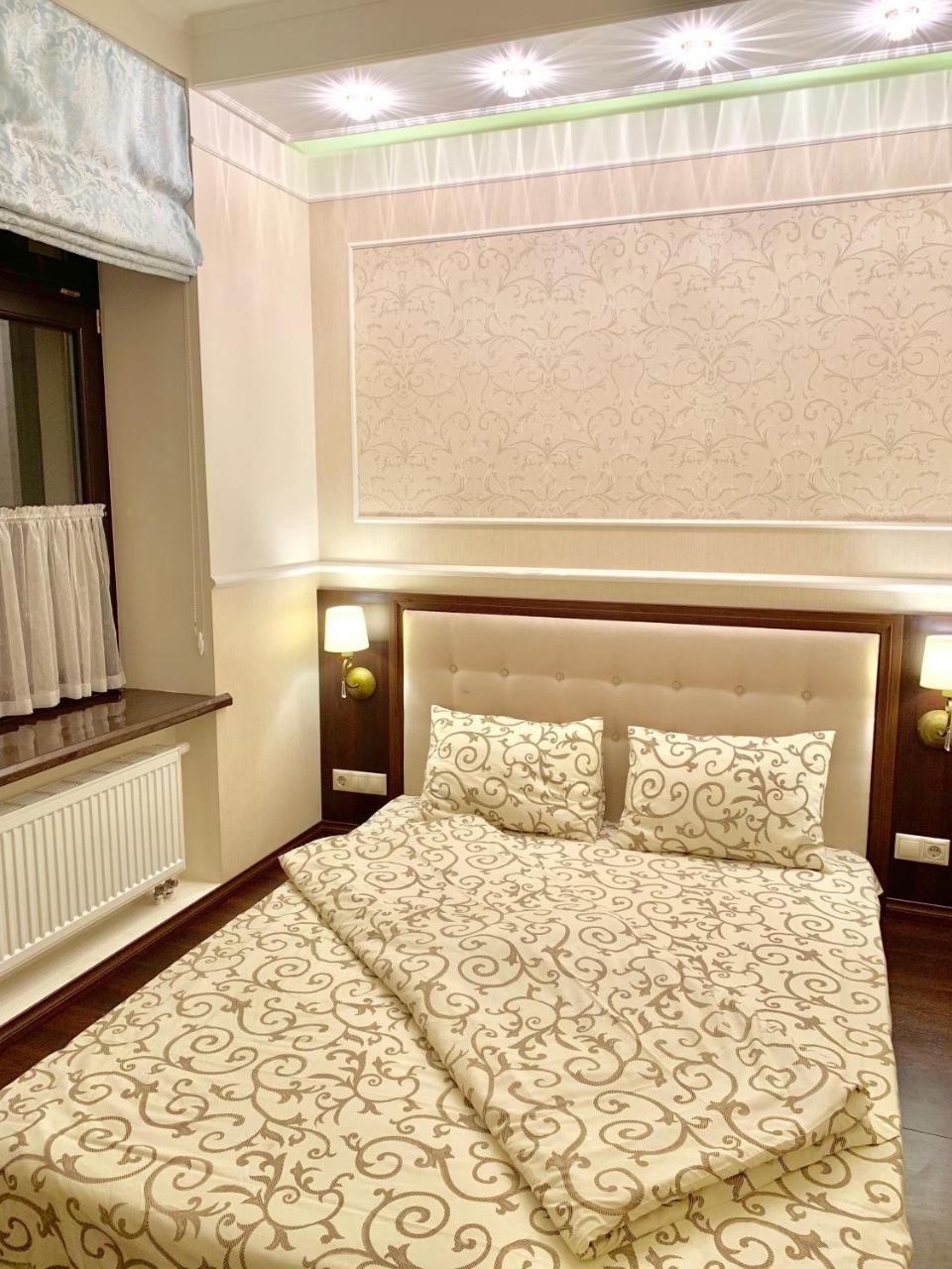 Two-Bedroom On Lesi Ukrainky リヴィウ エクステリア 写真